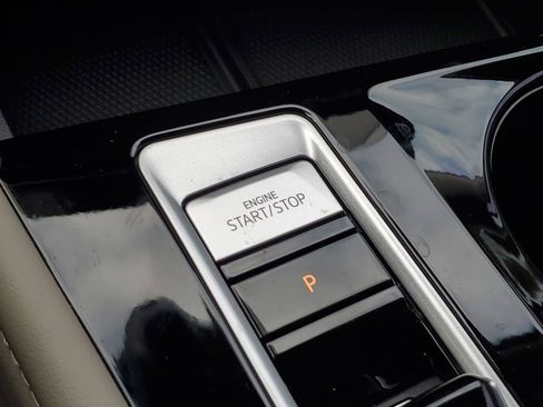 Used 2024 Volkswagen Atlas SE image 32