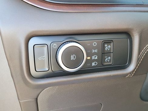Used 2024 Ford Explorer King Ranch w/ Technology Package RWD image 30