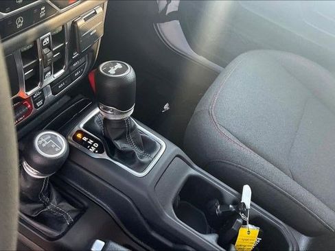 Used 2024 Jeep Wrangler Unlimited Rubicon image 17