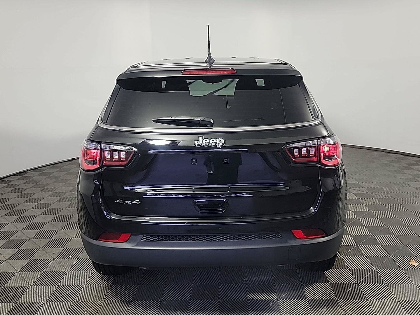 Used 2023 Jeep Compass Sport AWD/4WD image 5