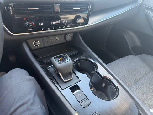 Used 2022 Nissan Rogue SV FWD image 22