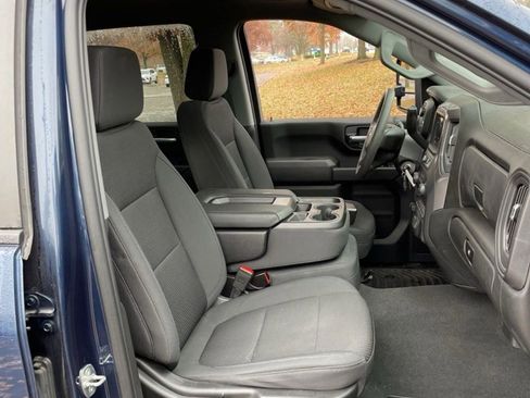 Used 2021 Chevrolet Silverado 2500 Custom w/ Custom Value Package image 15