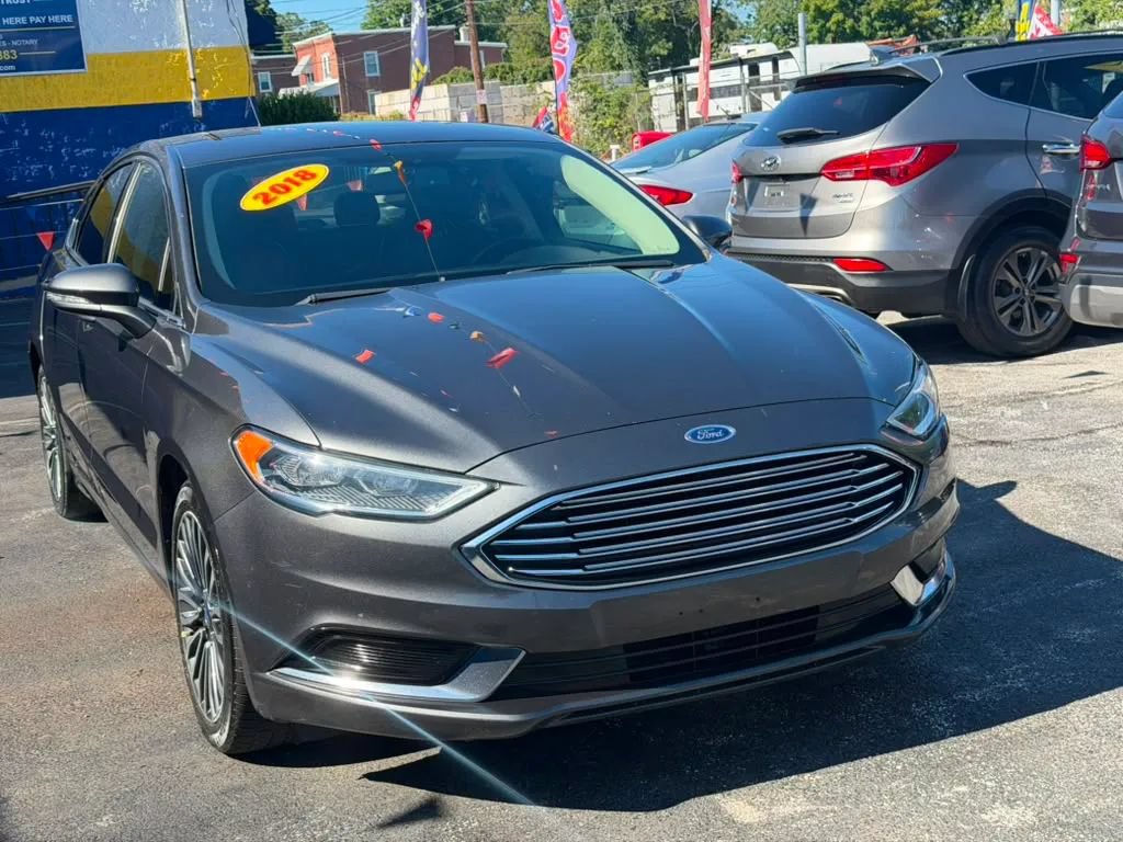 Used 2018 Ford Fusion SE w/ Fusion SE Technology Package FWD image 1