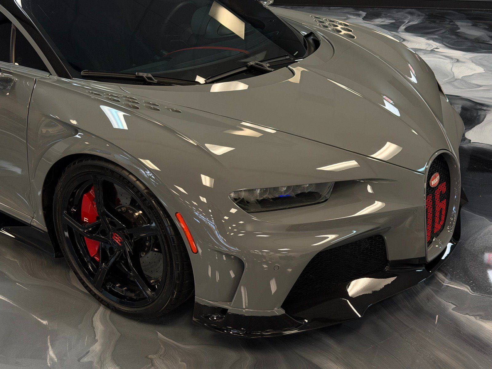 Used 2024 Bugatti Chiron Super Sport AWD/4WD image 2
