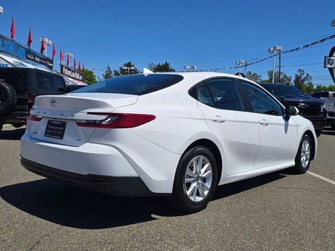 Used 2025 Toyota Camry LE FWD image 4