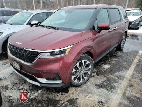 Used 2024 Kia Carnival EX image 7