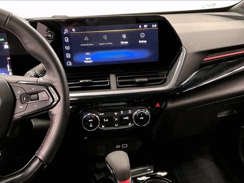 Used 2024 Chevrolet Trax RS w/ Sunroof Package FWD image 7