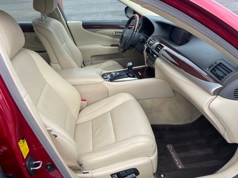 Used 2014 Lexus LS 460 w/ Comfort Package RWD image 22