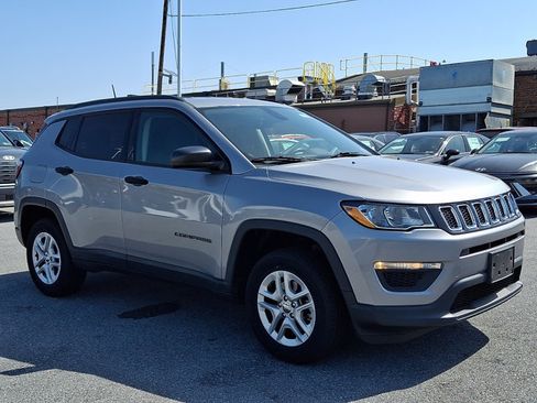 Used 2018 Jeep Compass Sport AWD/4WD image 3