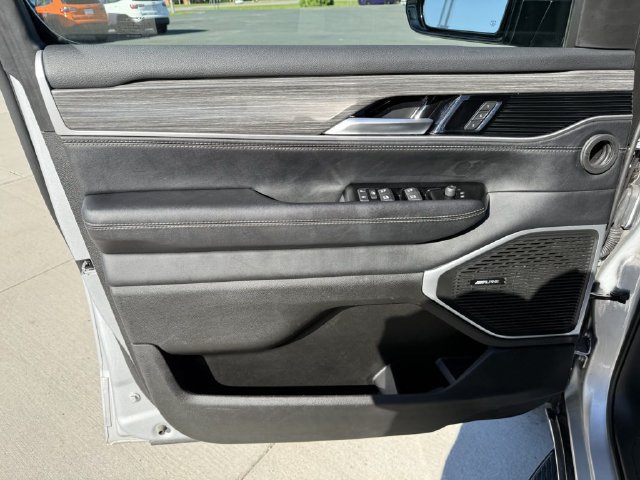 Used 2024 Jeep Wagoneer Series III AWD/4WD image 19