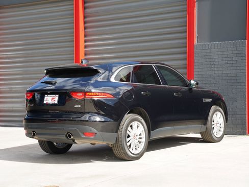 Used 2020 Jaguar F-PACE Prestige image 3
