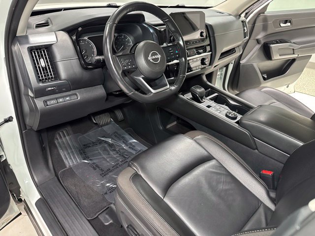 Used 2024 Nissan Pathfinder SL AWD/4WD image 15