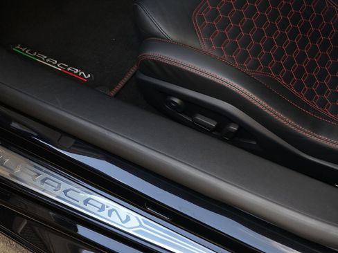 Used 2021 Lamborghini Huracan EVO image 24