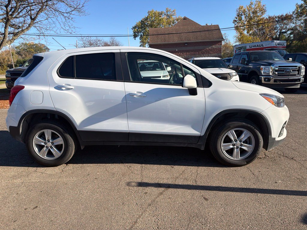 Used 2022 Chevrolet Trax LS w/ Tint and Cruise Package AWD/4WD image 4