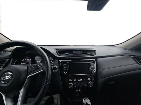 Used 2019 Nissan Rogue SV FWD image 12
