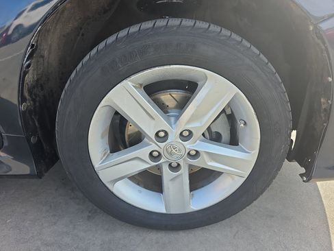 Used 2014 Toyota Camry SE image 29