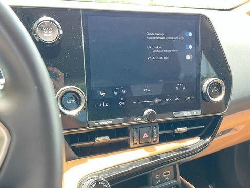 Certified 2025 Lexus NX 250 FWD w/ Accessory Package (2T) image 17