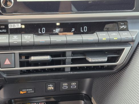 Certified 2025 Toyota Camry SE FWD image 29