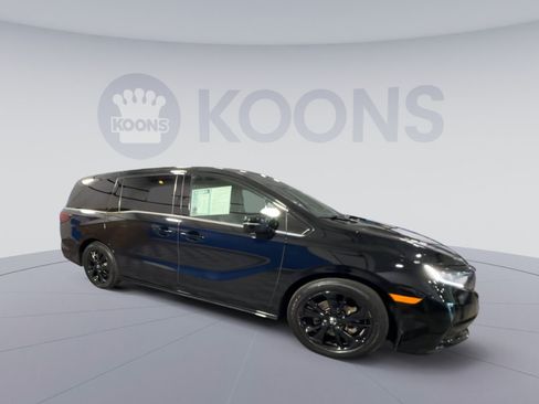 Used 2023 Honda Odyssey Sport image 2