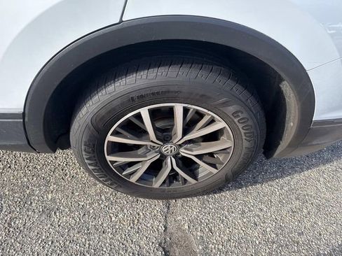 Used 2019 Volkswagen Tiguan SE w/ Panoramic Sunroof Package image 13