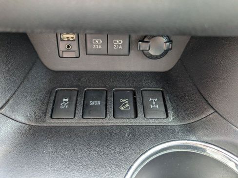 Used 2017 Toyota Highlander Limited AWD/4WD image 16