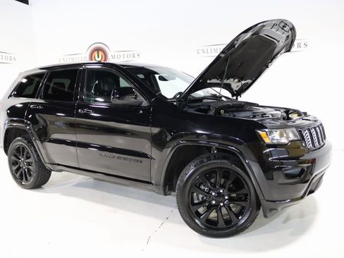 Used 2019 Jeep Grand Cherokee Altitude image 26