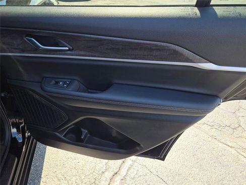 Certified 2025 Jeep Grand Cherokee L Limited image 9