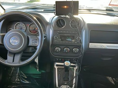 Used 2014 Jeep Compass Latitude image 4