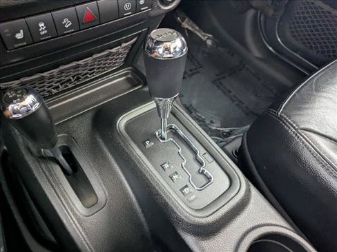 Used 2017 Jeep Wrangler Unlimited Sahara AWD/4WD image 11
