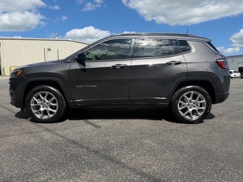 Used 2022 Jeep Compass Latitude AWD/4WD image 9