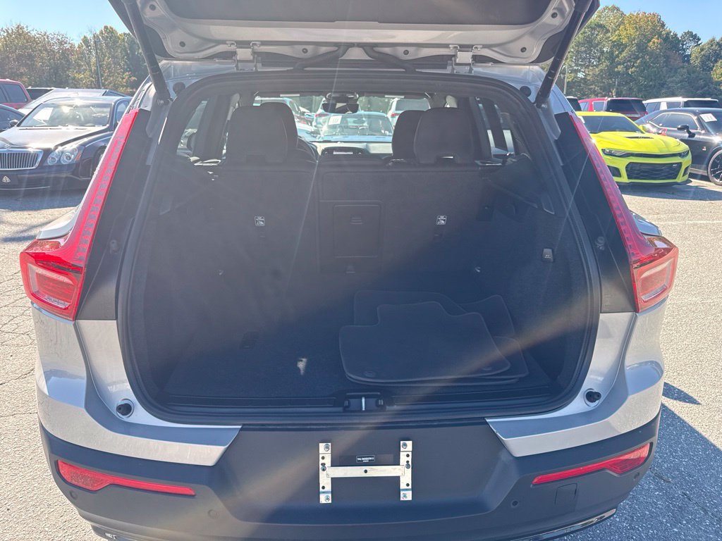 Used 2025 Volvo XC40 B5 Plus AWD/4WD image 28