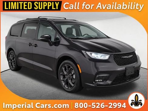 Used 2023 Chrysler Pacifica Touring-L w/ S Appearance Package AWD/4WD image 1