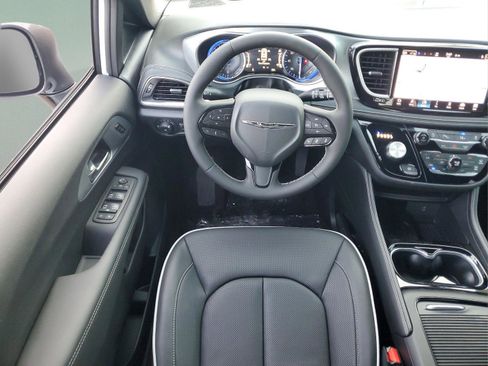 New 2026 Chrysler Pacifica Limited w/ S Appearance Package image 12