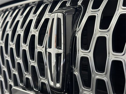 Used 2023 Lincoln Corsair AWD image 13