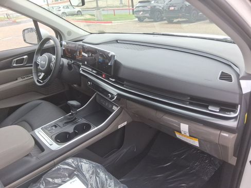 New 2026 Kia Carnival FWD image 11