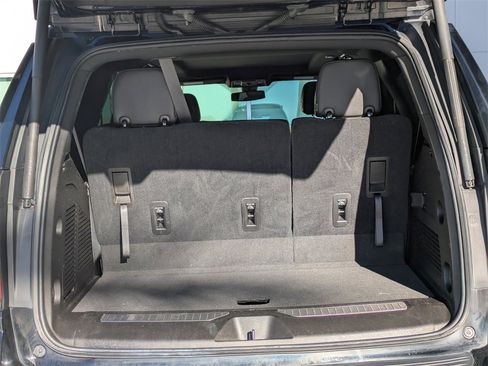 Used 2021 Chevrolet Tahoe Z71 image 12