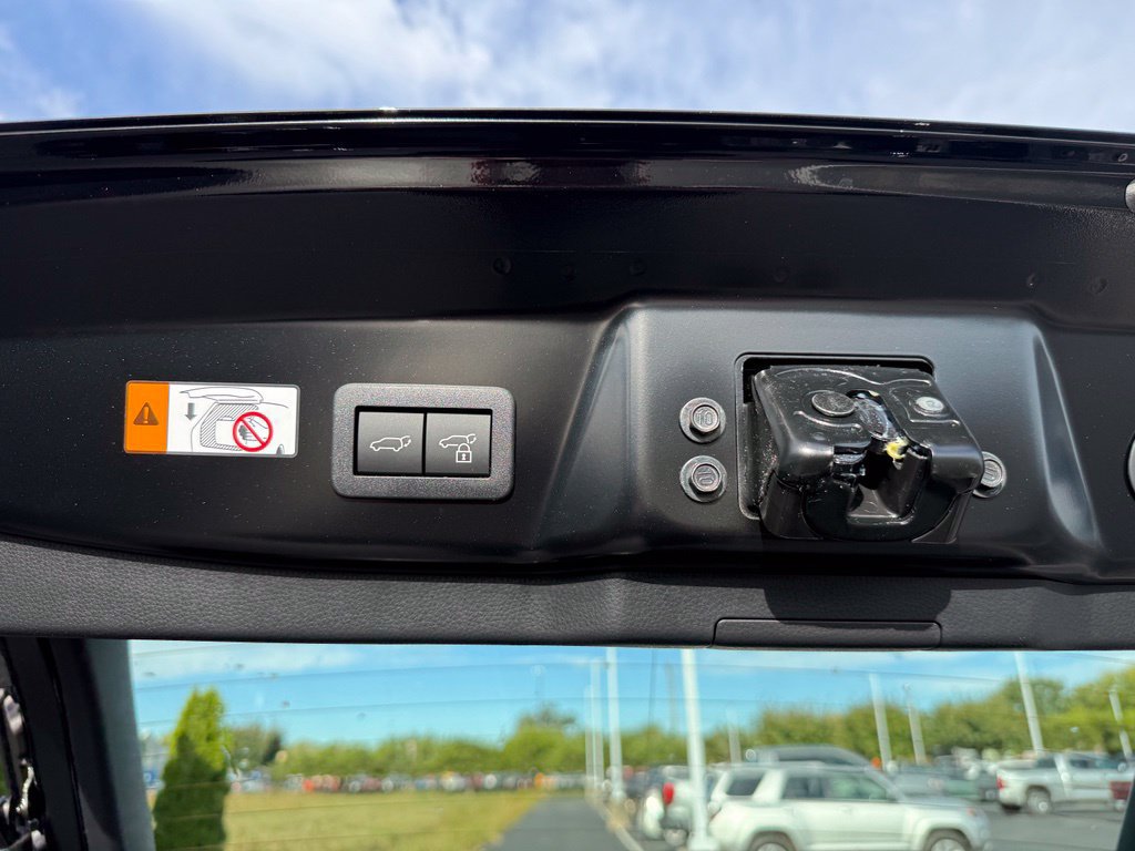 New 2027 Toyota Prius Limited w/ Limited Premium Package FWD image 37