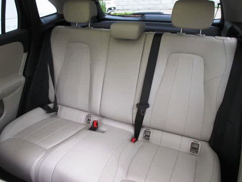 Used 2021 Mercedes-Benz GLA 250 4MATIC image 32