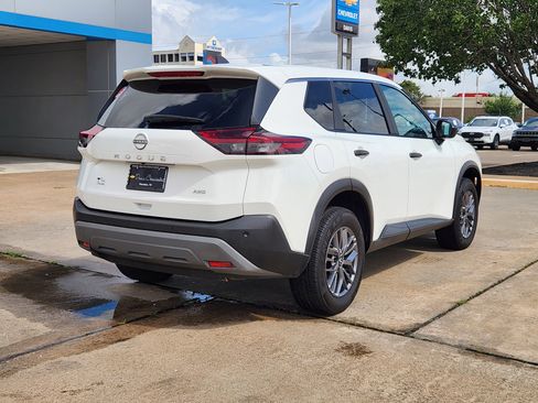 Used 2023 Nissan Rogue S AWD/4WD image 6