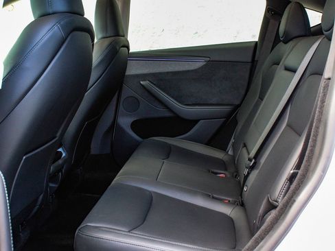 Used 2026 Tesla Model Y Long Range image 33