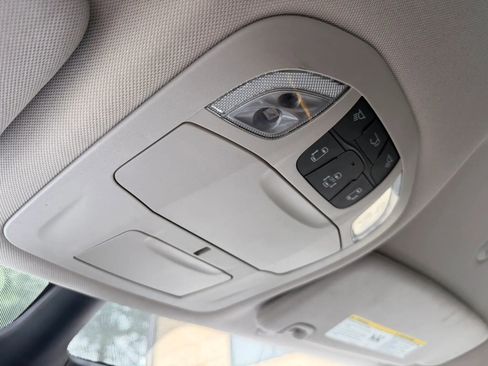 Used 2023 Chrysler Pacifica Touring-L FWD image 39