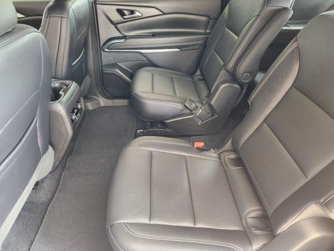 Used 2025 Chevrolet Traverse LT FWD image 31