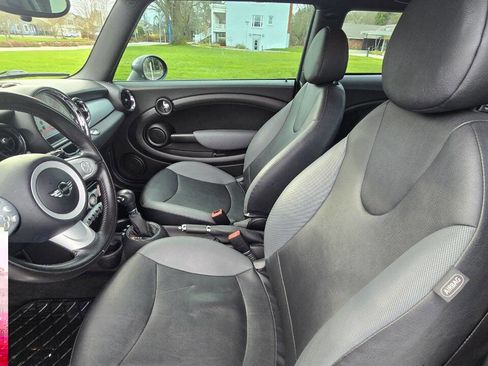 Used 2010 MINI Cooper Hardtop image 7