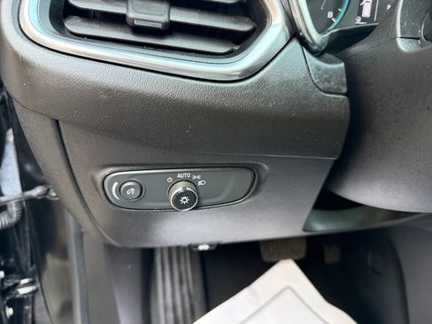Used 2019 Chevrolet Equinox LS FWD image 17