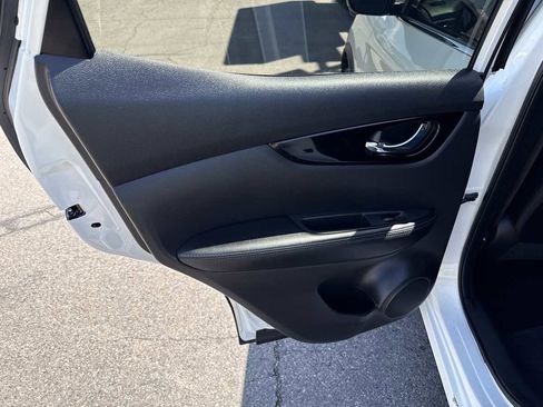 Used 2022 Nissan Rogue Sport SL AWD/4WD image 14