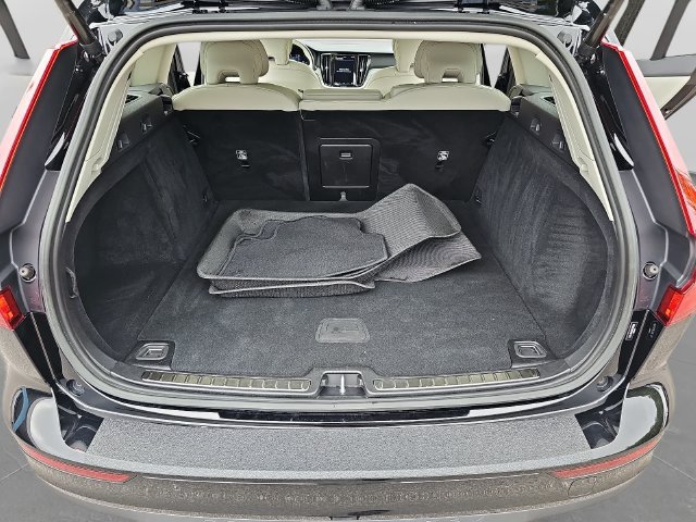 Used 2023 Volvo V60 B5 Cross Country Plus w/ Climate Package AWD/4WD image 30