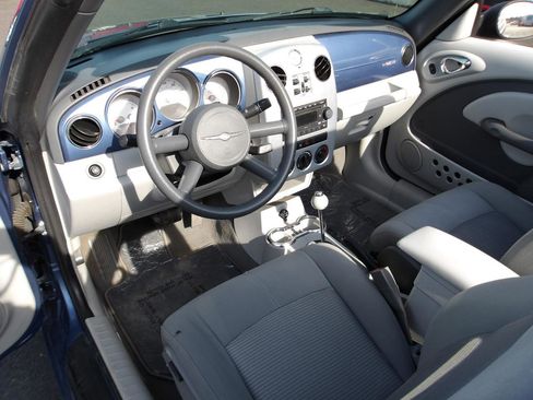 Used 2007 Chrysler PT Cruiser Convertible w/ Spring Special Group FWD image 16