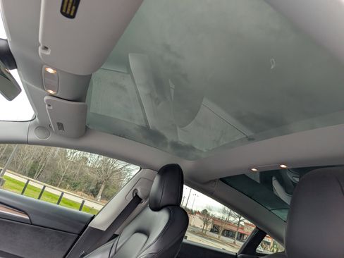 Used 2021 Tesla Model 3 Performance image 19