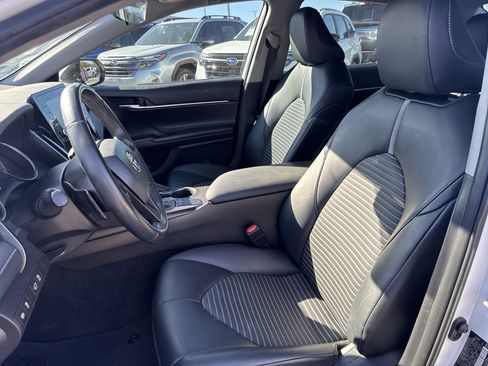 Used 2022 Toyota Camry SE image 23
