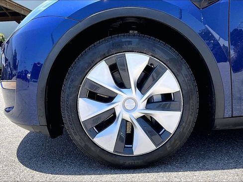 Used 2021 Tesla Model Y Long Range AWD/4WD image 34